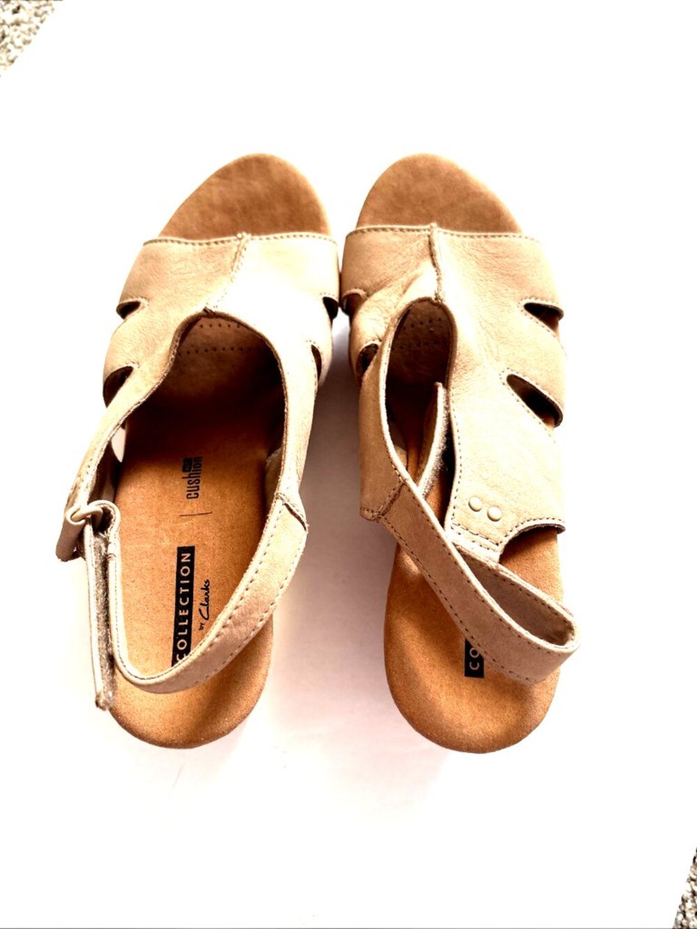 Clarks women's wedge sandals Size 8 1/2 Medium light brown - Picture 2 of 4